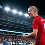 Erling Haaland ăn mừng cảm xúc sau khi ghi bàn ấn định chiến thắng 2-1 cho Na Uy trước Brazil tại vòng 1/8 World Cup 2026.